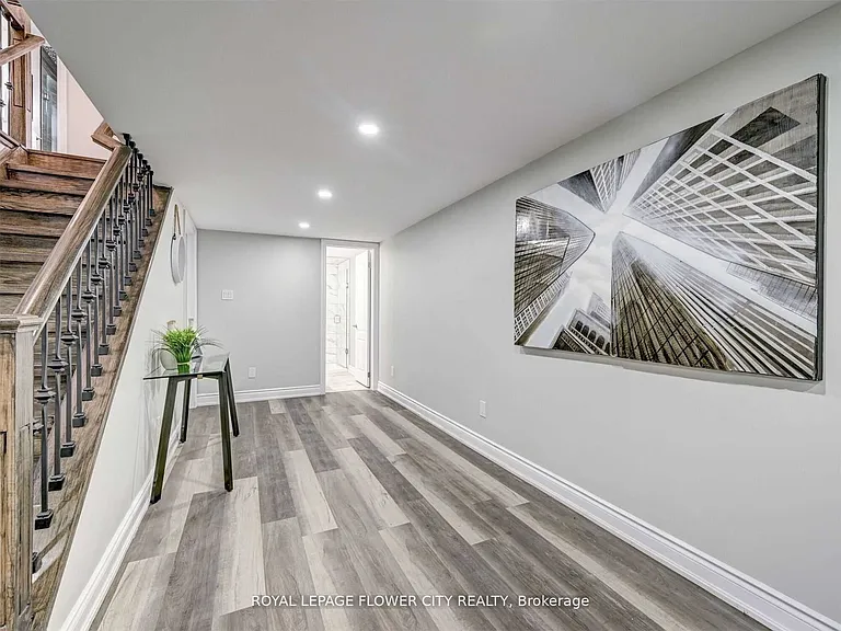 5263 Trafalgar Rd — Photo 27