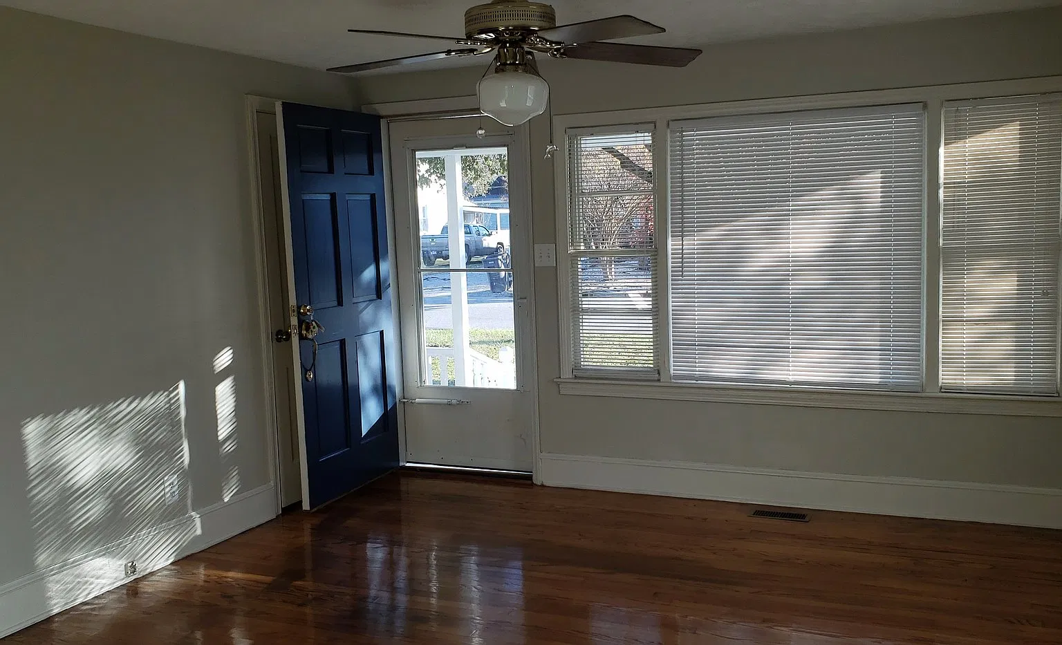 3 Bedroom 1 Bath Home in Godwin Heights — Photo 2