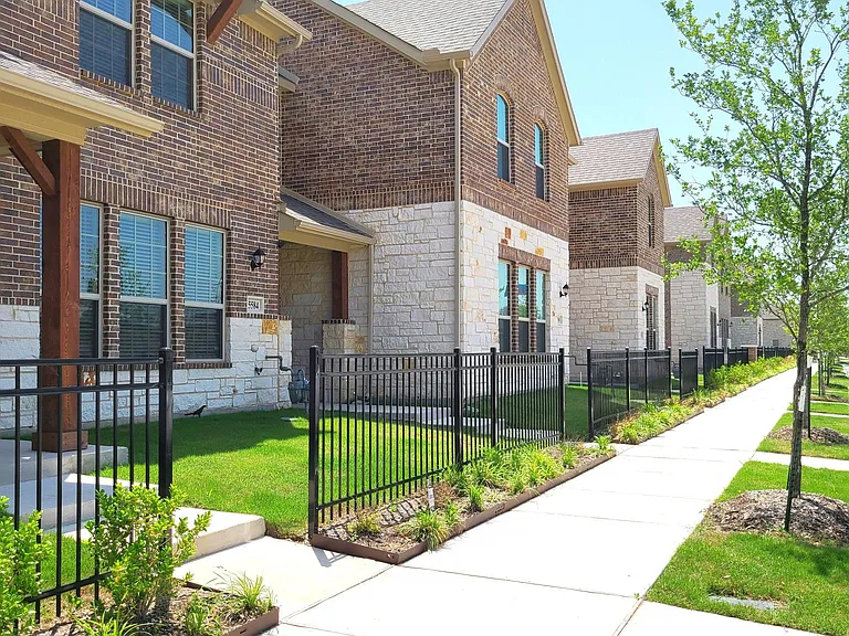 6825 Andrew Dr — Photo 20