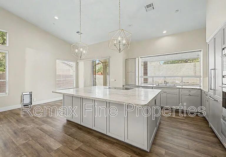 9118 E Topeka Dr — Photo 6
