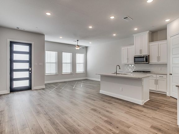 3rd image of 4628 Piedras Lanzar Dr