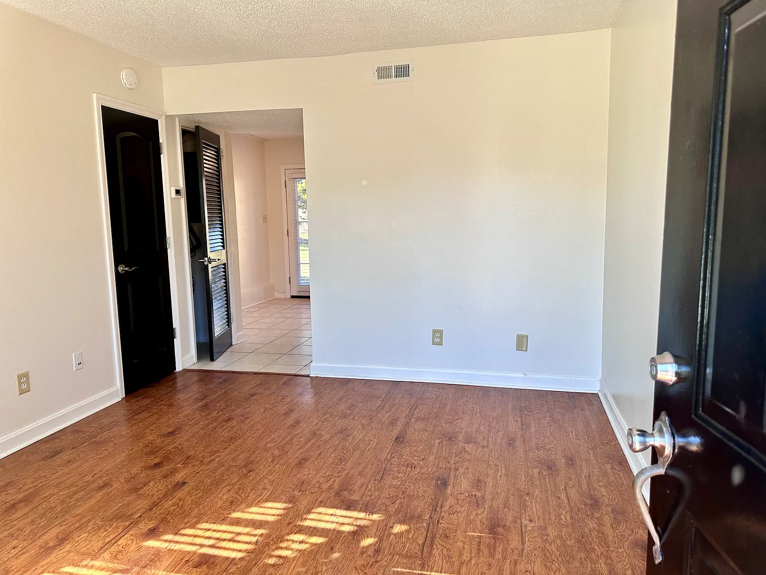 2 bed, 1.5 bath, 950 sqft, $1,425 — Photo 4