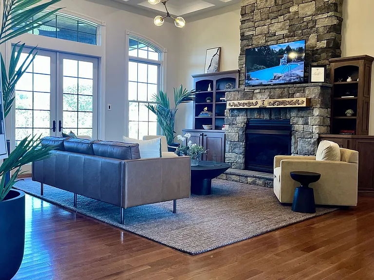 Eagle View Luxury Apartments — Photo 75