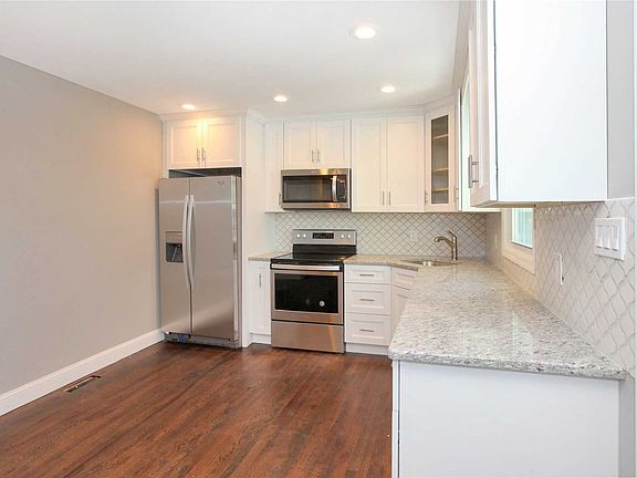 5th image of 173 Stanley Dr