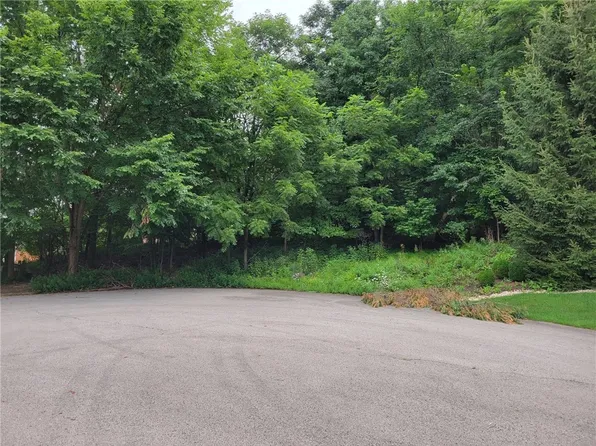 5-5A Brookmere Dr, Greensburg, PA 15601