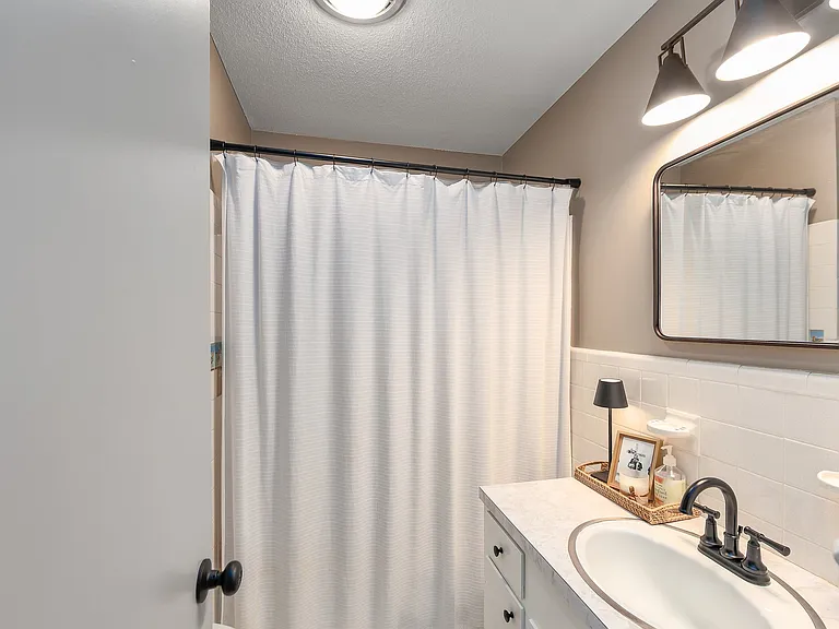 128 Laurie Cir — Photo 20