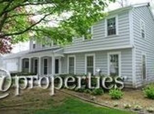 121 Indian Rd, Lake Bluff, IL 60044