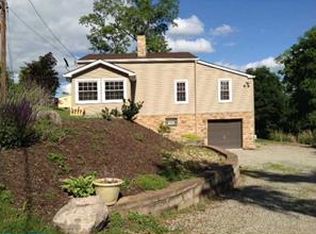 15 Hilltop Ave, Canonsburg, PA 15317