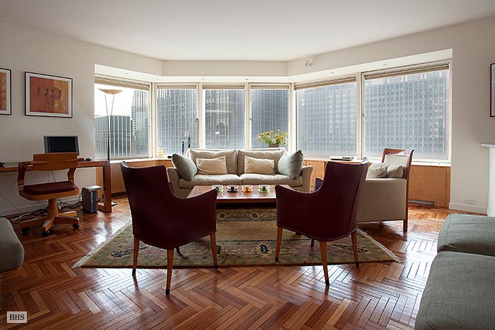 2nd image of 150-156 W 56th St APT 3401
