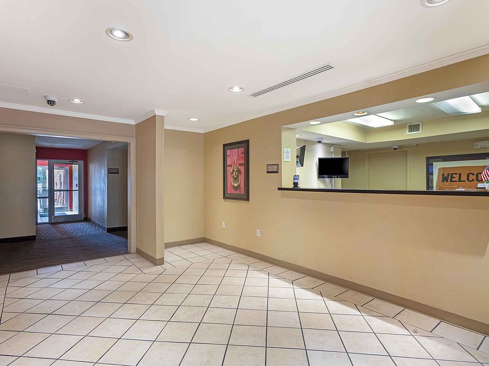 Lobby and Guest Check-in