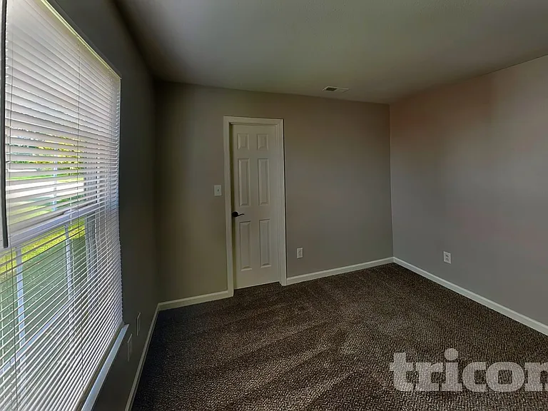 8539 Captain Dr — Photo 13