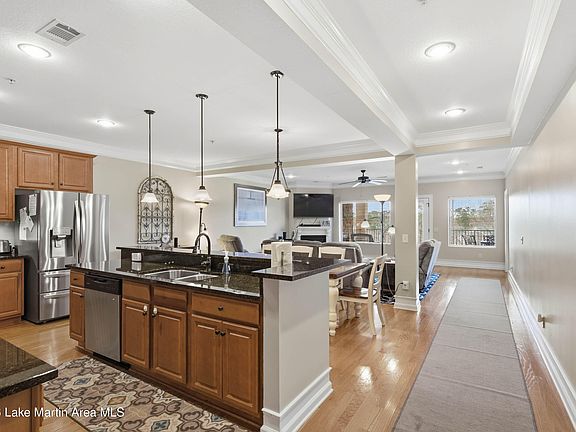 3rd image of 44 Stoneview Summit Ct