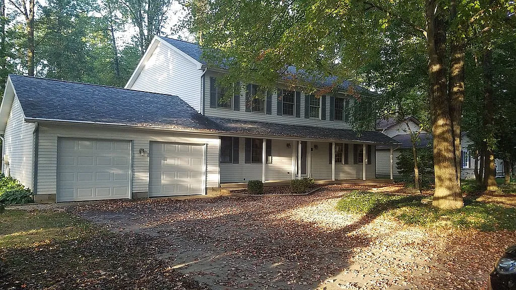 251 Greenbriar Dr photo 1