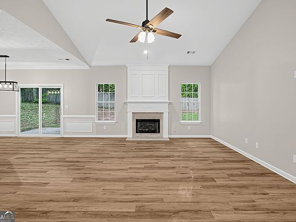 5th image of 433 Concord Cir