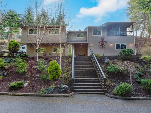 1077 Canyon Trl, Coos Bay, OR 97420