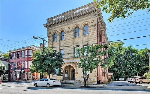 1025 Church St Photo 1