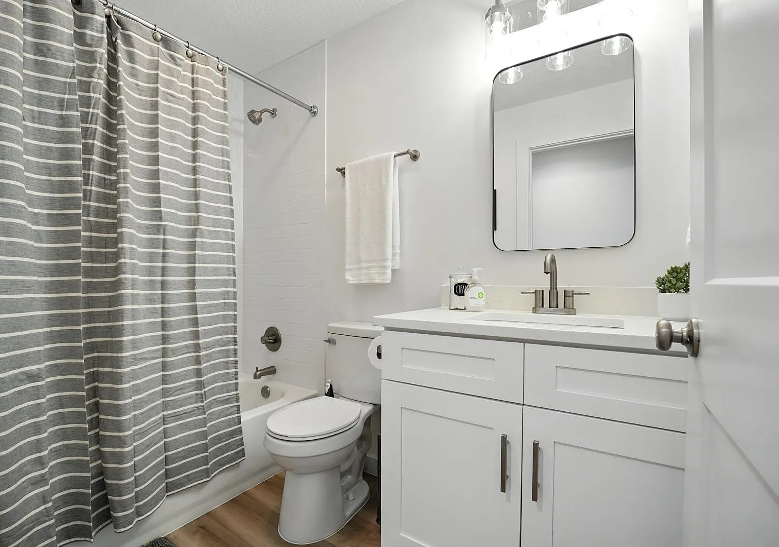 3 bed, 2.0 bath, 1607 sqft, $1,070 — Photo 2