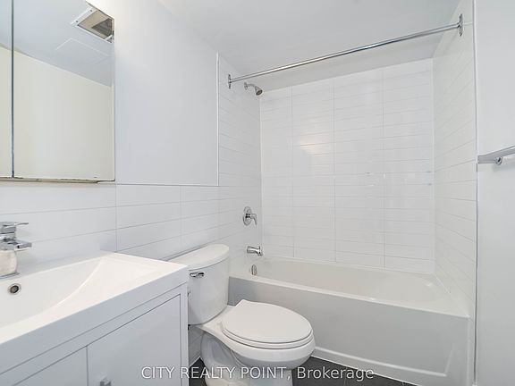 4th image of 33 Isabella St #1012