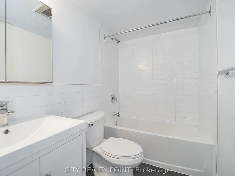 33 Isabella St #1012 — Photo 4