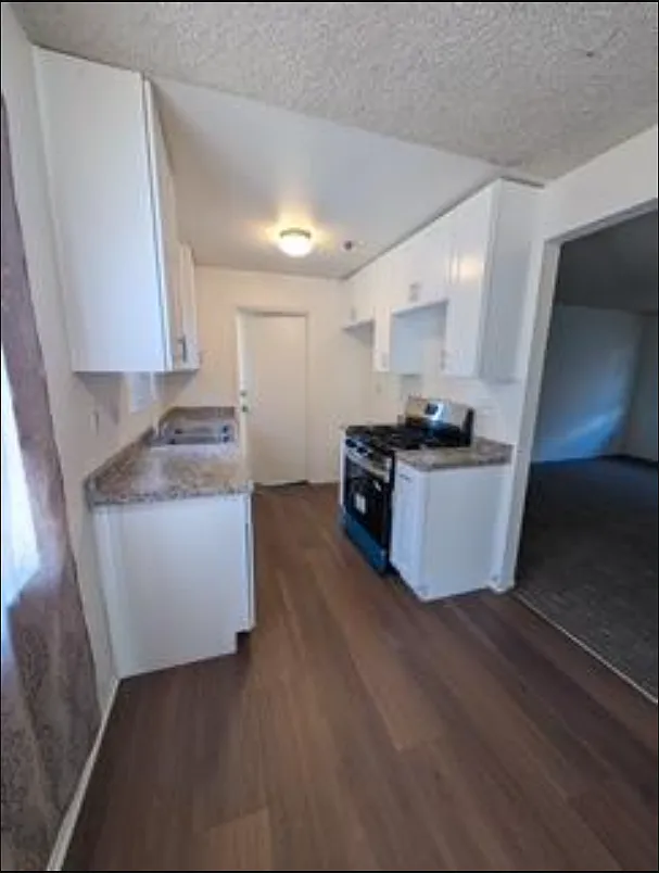 2 bed, 1.5 bath, 950 sqft, $2,600 — Photo 2