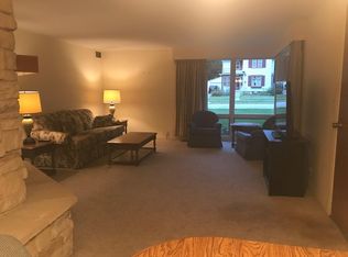 908 S Silver Lake St, Oconomowoc, WI 53066
