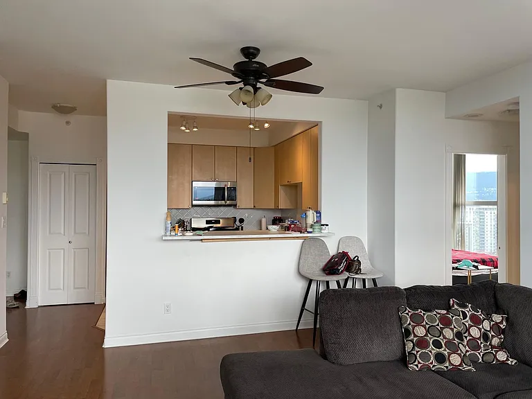 160 E 13th St #1503 — Photo 3