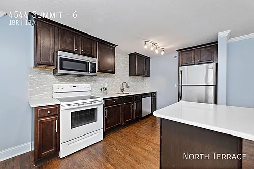 4544 Summit St Photo 1