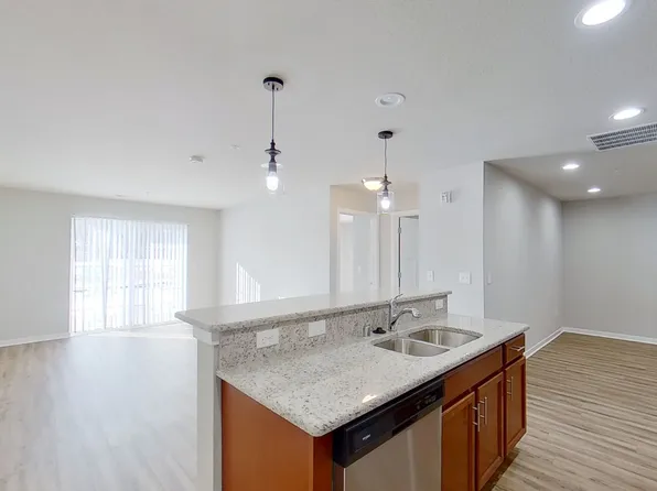 2004 American Eagle Dr, Slinger, WI