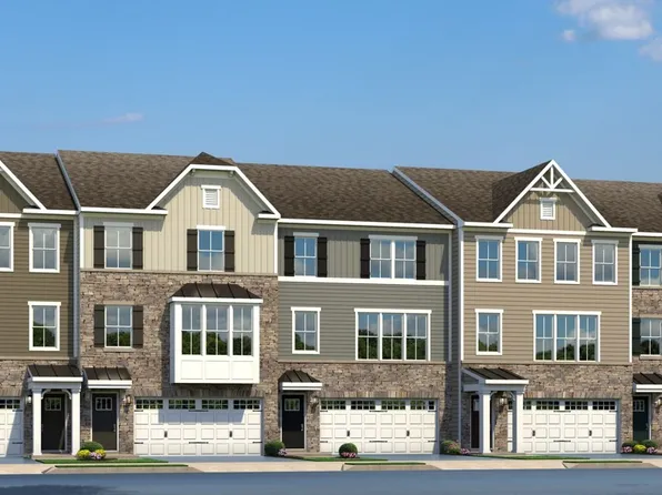 2004 Spinosa Ln, Jeannette, PA 15644