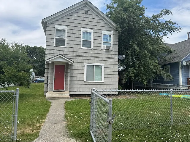 2907 E Everett Ave — Photo 2