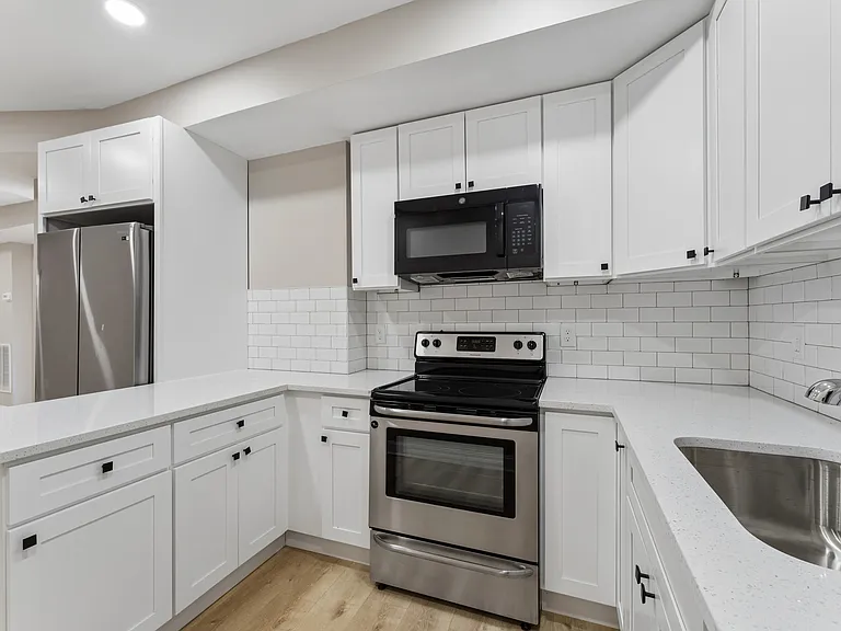 2440 McCulloh St — Photo 8