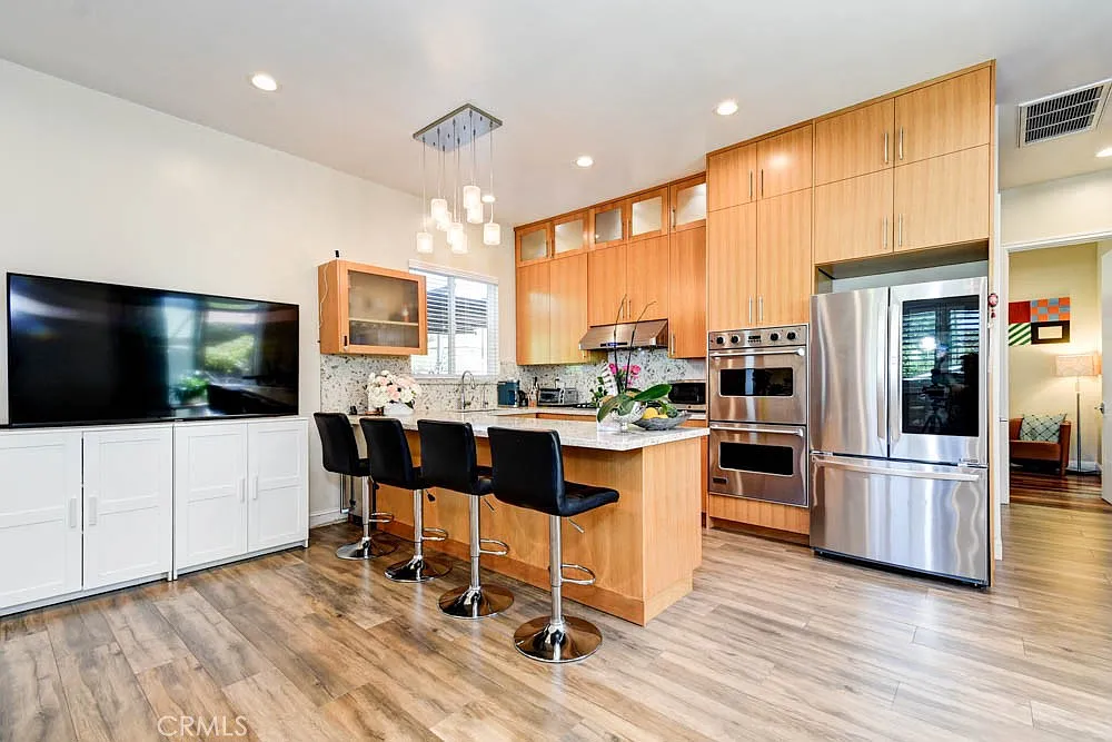 3 bed, 1200 sqft, $4,200 — Photo 4