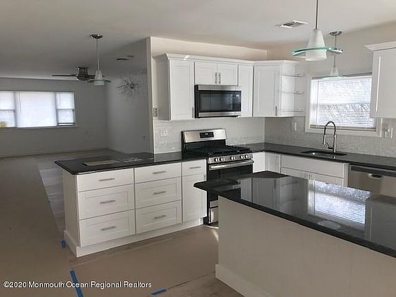 3rd image of 440 Jamaica Blvd