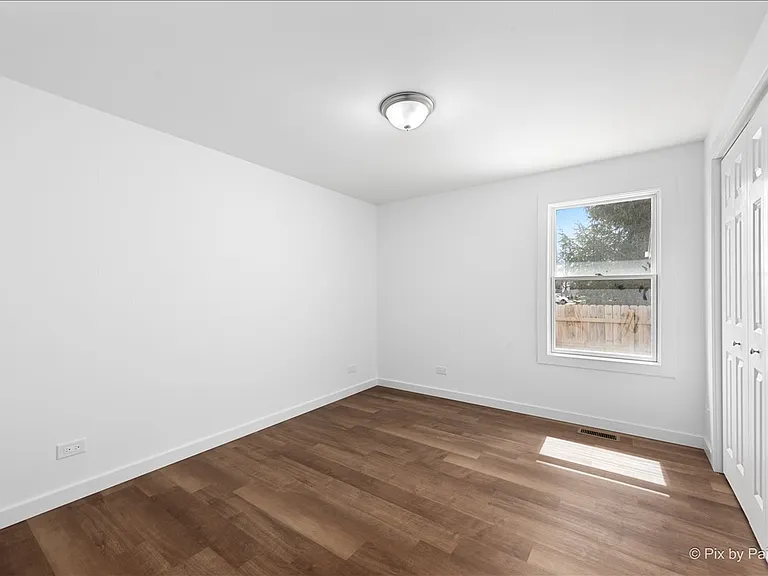 544 N Hainesville Rd #1 — Photo 16