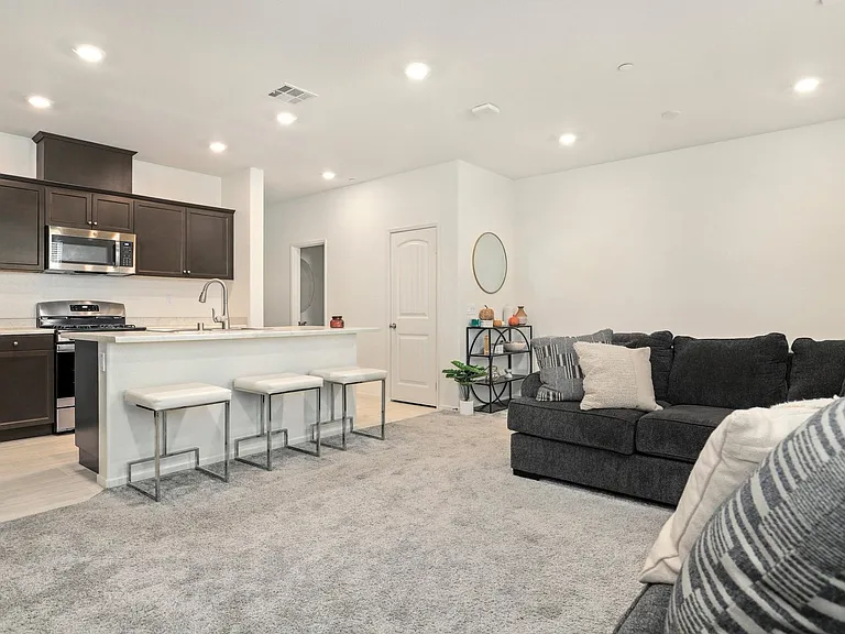 30411 Town Square Dr — Photo 9