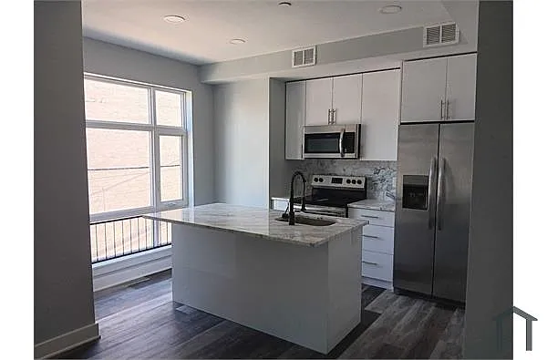 Building Photo - 1328 N 6th St #2