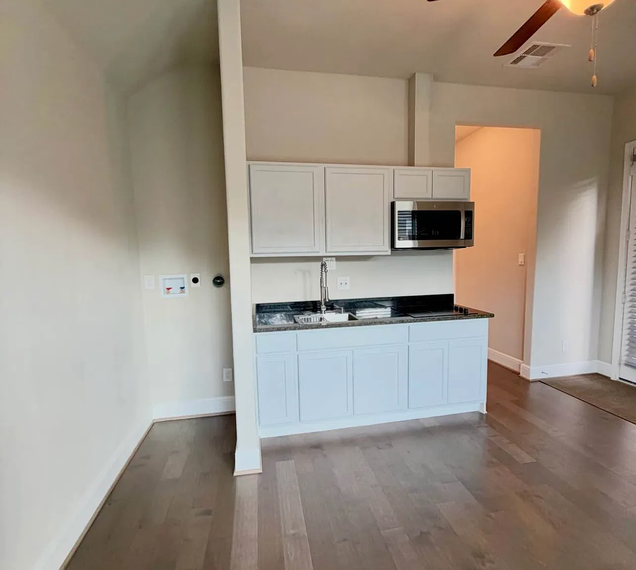 1 bed, $1,300 — Photo 4