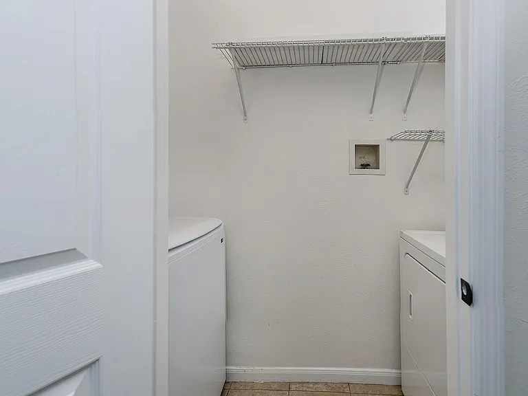 35 S Avonlea Cir — Photo 19