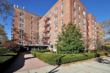 3901 Independence Avenue in Riverdale