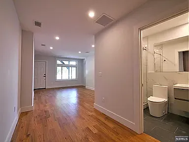 17 Beverly Pl — Photo 21