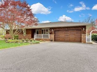 39 La Valley Dr, Manalapan, NJ
