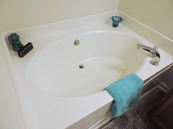 Master Bath with Garden Tub