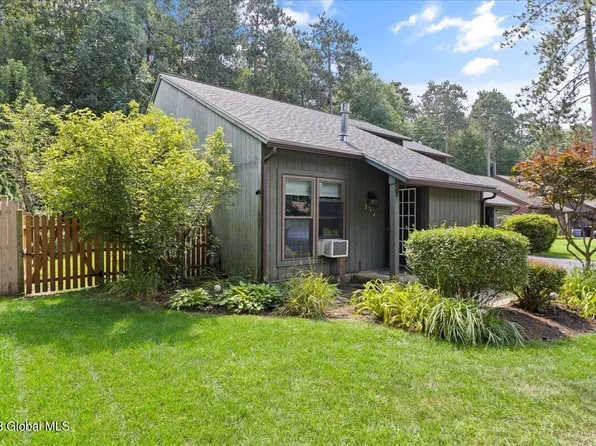137 Arrow Wood Place, Ballston Spa, NY 12020