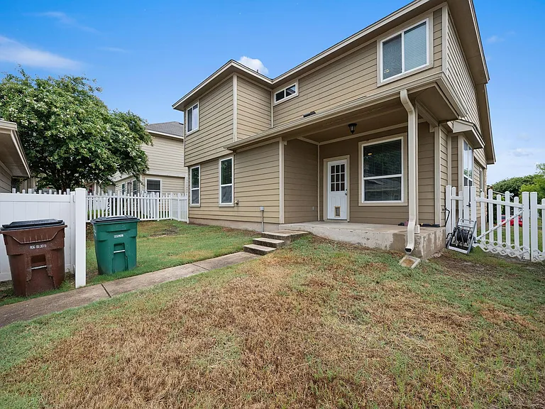 1613 Corn Hill Ln — Photo 32