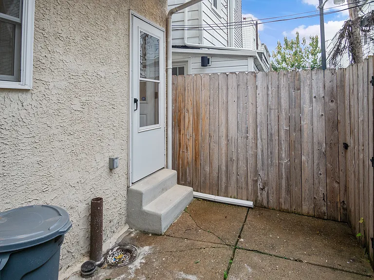 2355 E Harold St — Photo 4