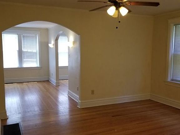 4th image of 7323 Forsyth Blvd #7323