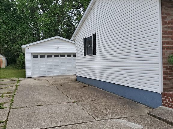 2nd image of 2834 Davison Ave