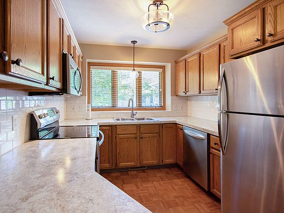 4th image of 3026 Maple Villa Dr SE