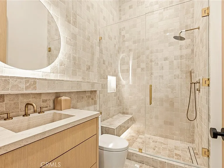 22924 Erwin St — Photo 38
