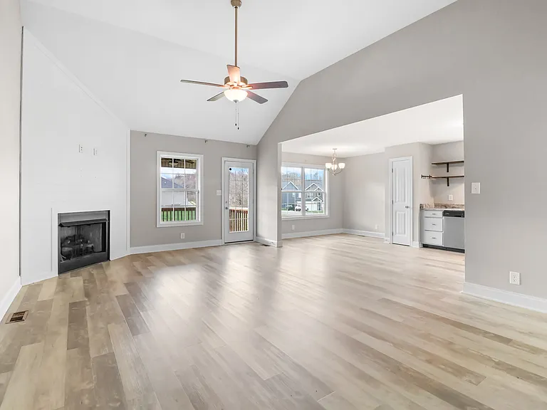 306 Lugano Ln — Photo 5